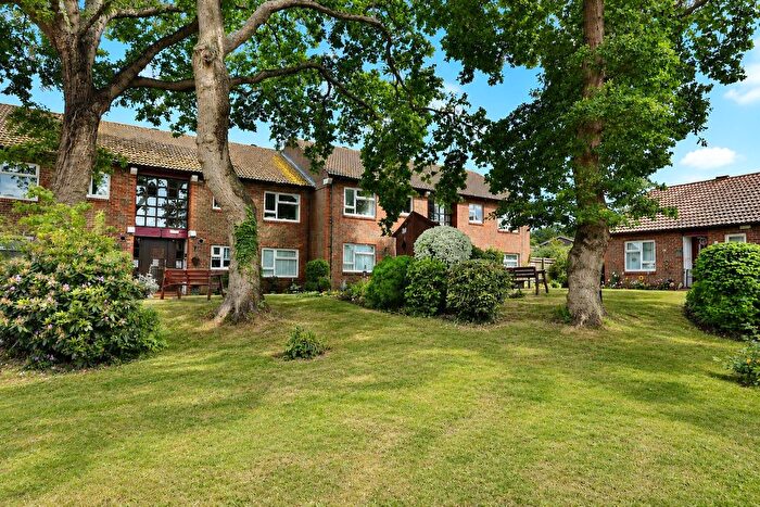 2 Bedroom Flat For Sale In Halleys Court, Goldsworth Park, Woking, Surrey, GU21