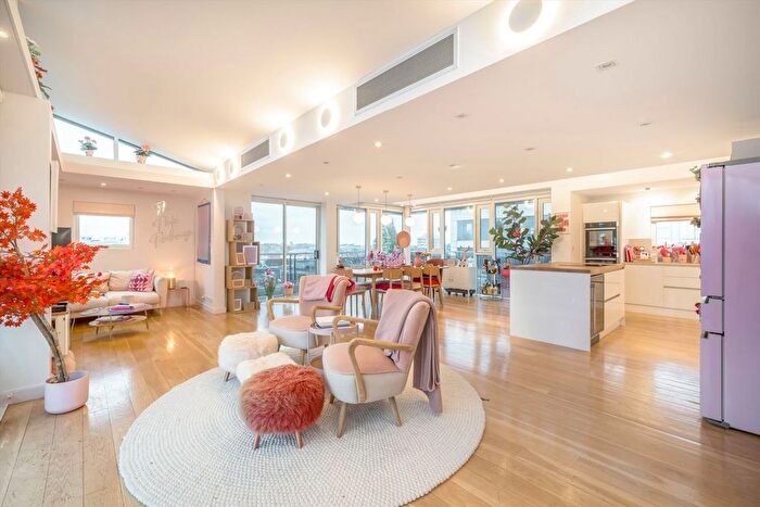 2 Bedroom Flat For Sale In High Holborn, Holborn, WC1V