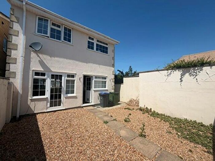 3 Bedroom House To Rent In Curzon Close, Calne, Wiltshire, SN11