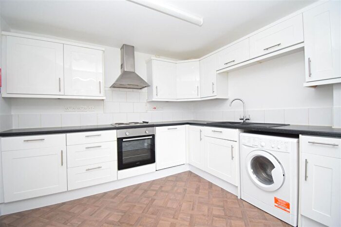 2 Bedroom Flat To Rent In Flat, Park View, Gorton Street, Kinsley, WF9