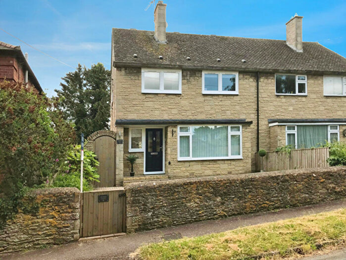 3 Bedroom Semi-Detached House For Sale In North Street, Islip, OX5