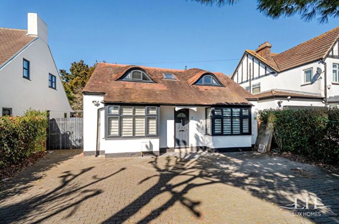 4 Bedroom Detached Bungalow For Sale In Ardleigh Green Road, Hornchurch, RM11