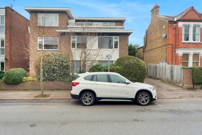 1 Bedroom Flat To Rent In Salter Court, Montague Road, Wimbledon, London, SW19