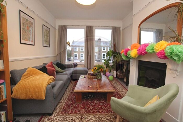 3 Bedroom Flat To Rent In Hazellville Road, London, N19