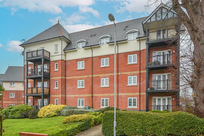 2 Bedroom Apartment For Sale In Milan Walk, Brentwood, CM14