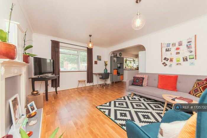 2 Bedroom Flat To Rent In Millwards, Hatfield, AL10