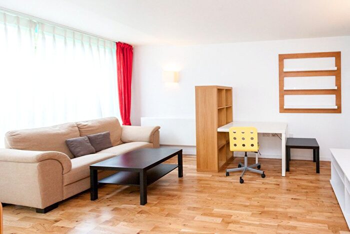 Studio To Rent In Station Approach, Hayes, UB3
