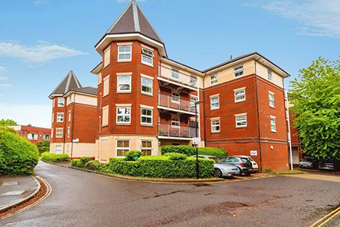 2 Bedroom Apartment For Sale In Rollesbrook Gardens, Southampton, SO15