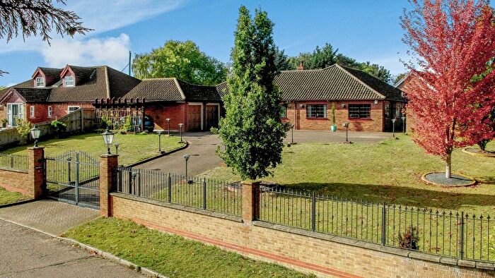6 Bedroom Bungalow For Sale In The Highlands, Exning, Newmarket, Suffolk, CB8