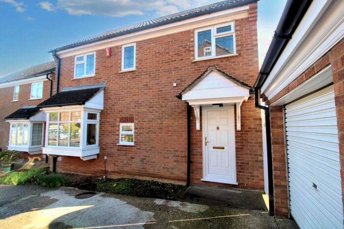 4 Bedroom Detached House To Rent In Edmonds Drive, Stevenage, SG2