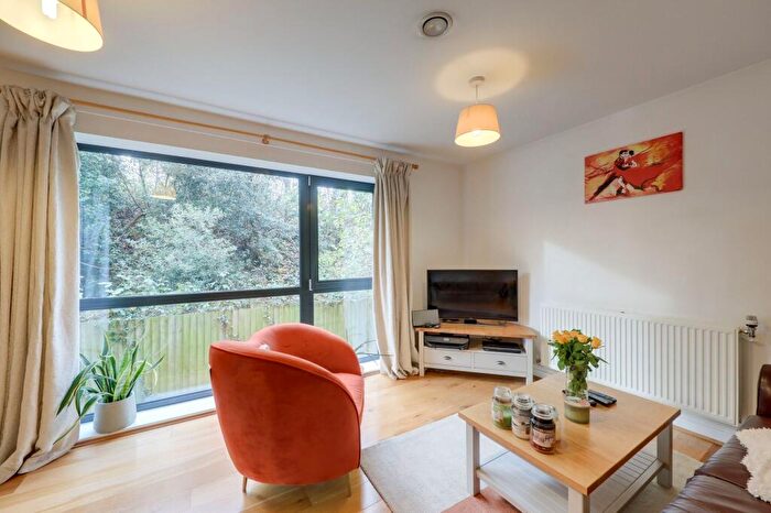 2 Bedroom Flat For Sale In Chiltonian Mews, Hither Green, SE13