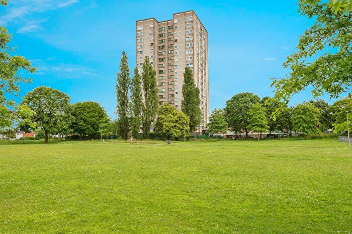 2 Bedroom Flat For Sale In Harrow Court, Stevenage, SG1