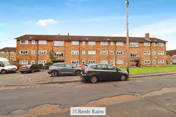 2 Bedroom Flat To Rent In Shenstone Gardens, Romford, RM3