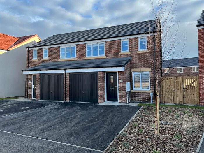 3 Bedroom Semi-Detached House To Rent In Kittiwake Place, Amble, Northumberland, NE65