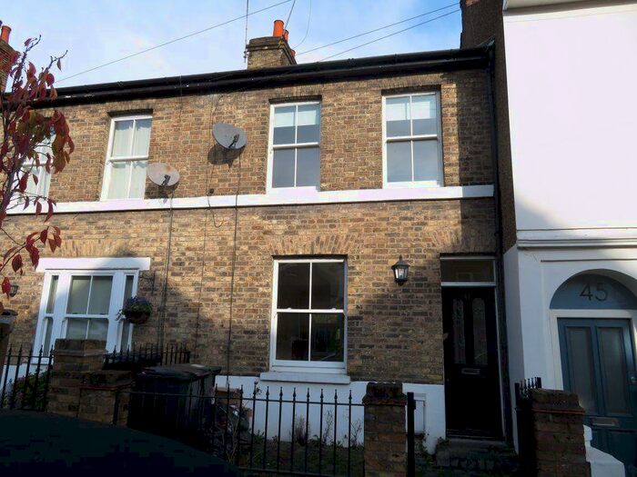 2 Bedroom House To Rent In Buckhurst Hill, IG9