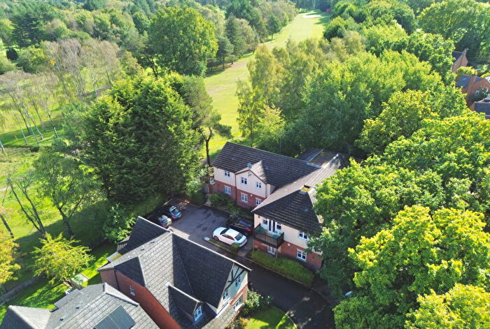 2 Bedroom Flat For Sale In The Links, Westley Close, Hall Green, B28