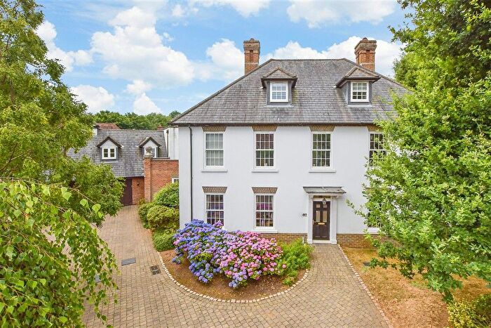 6 Bedroom Detached House For Sale In Hollandbury Park, Kings Hill, Kent, ME19