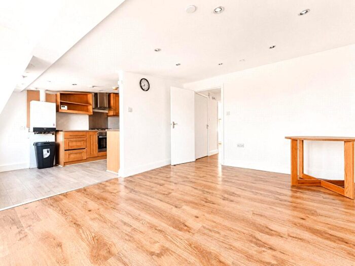 2 Bedroom Apartment To Rent In East Road, London, E15