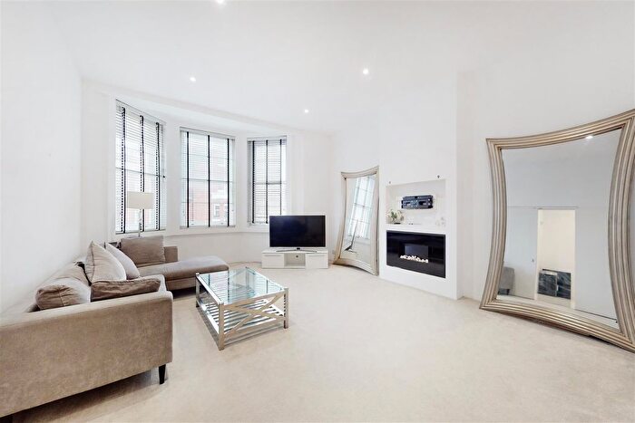 1 Bedroom Flat For Sale In Pont Street, London, SW1X
