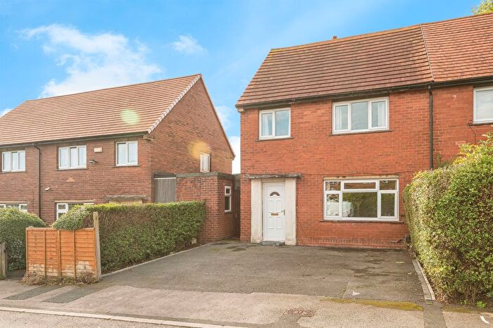3 Bedroom Semi-detached House For Sale In Edge Avenue, Dewsbury, WF12