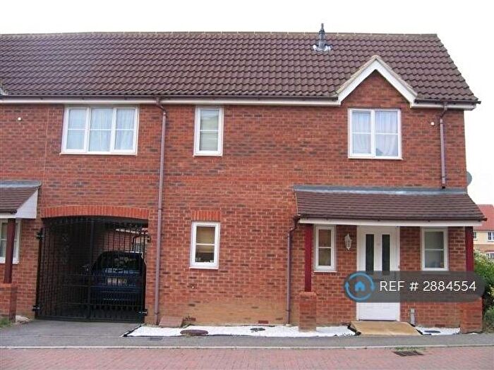 3 Bedroom Semi-Detached House To Rent In Thistle Drive, Hatfield, AL10