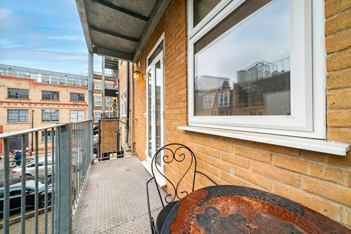 Studio To Rent In Barnett Street, Whitechapel, London, E1