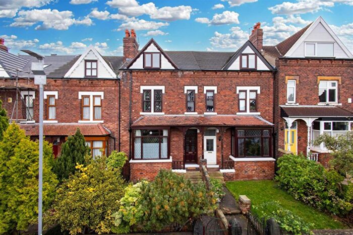 4 Bedroom Terraced House For Sale In Hollyshaw Terrace, Leeds, LS15
