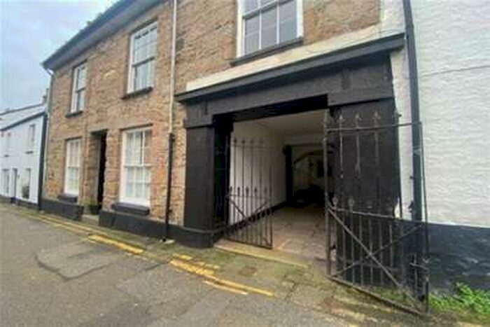 3 Bedroom Flat To Rent In Penzance, TR18
