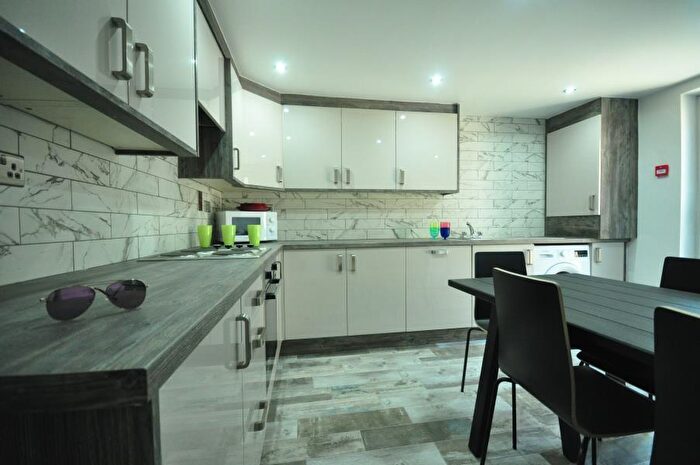 6 Bedroom Terraced House To Rent In Meadow View, Hyde Park, Leeds, LS6