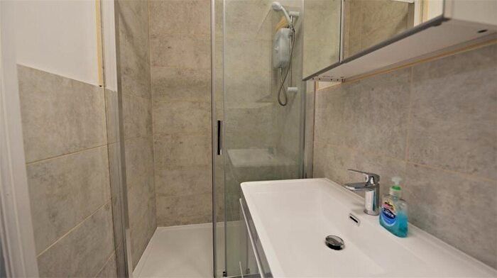 2 Bedroom Flat To Rent In A Kelso Street, LS2