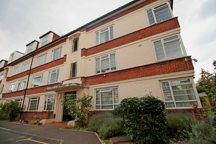 3 Bedroom Flat To Rent In Manor Vale, Boston Manor Road, Brentford, TW8