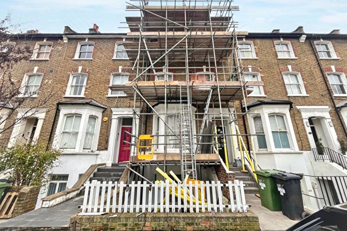 1 Bedroom Flat For Sale In Cathnor Road, London, W12