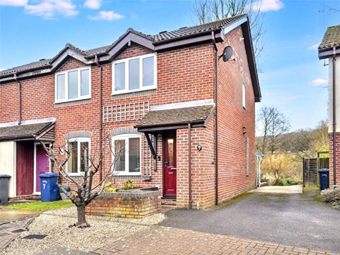 2 Bedroom End Of Terrace House For Sale In Lammas Close, Godalming, Surrey, GU7