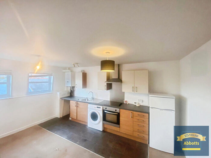 2 Bedroom Flat To Rent In Wickham House, Colchester, CO1
