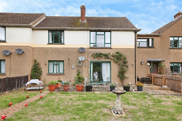 2 Bedroom Flat For Sale In Westcroft, Chippenham, SN14