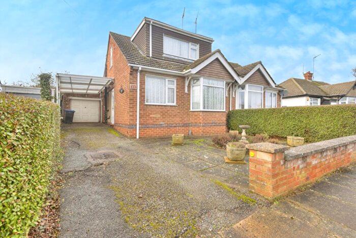 3 Bedroom Bungalow For Sale In Pennine Way, Northampton, Northamptonshire, NN5