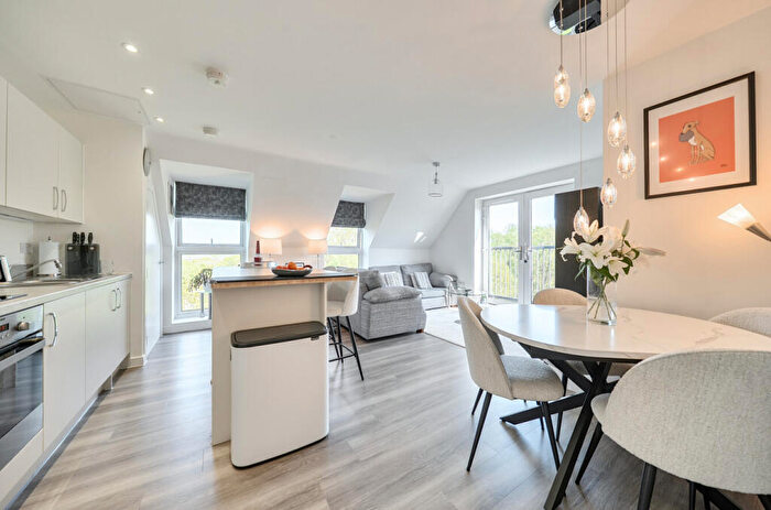 2 Bedroom Flat For Sale In Station Road, Hook, Hampshire, RG27