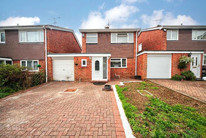 3 Bedroom Link Detached House For Sale In Brompton Close, Luton, Bedfordshire, LU3
