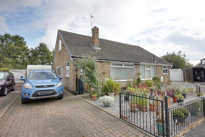 3 Bedroom Semi-Detached Bungalow For Sale In Chestnut Drive, Gilberdyke, Brough, HU15
