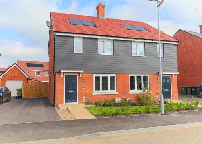 2 Bedroom Semi-Detached House To Rent In Wren Walk, Botley, SO32