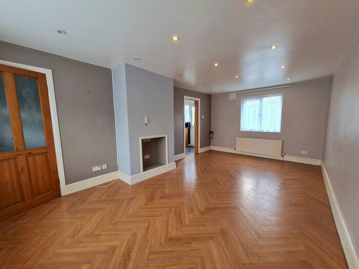 3 Bedroom Semi-Detached House To Rent In Kingsley Drive, Chorley, PR7