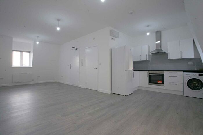 Studio To Rent In Cranbrook Road, Ilford, IG1