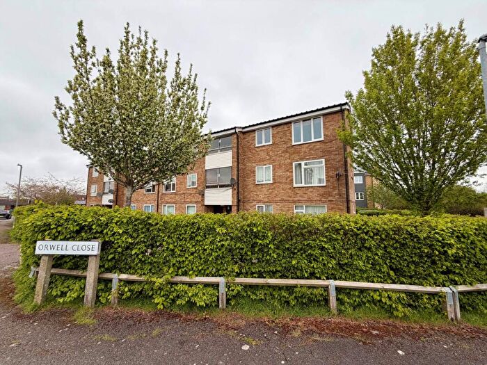 2 Bedroom Flat To Rent In Orwell Drive, Aylesbury, HP21