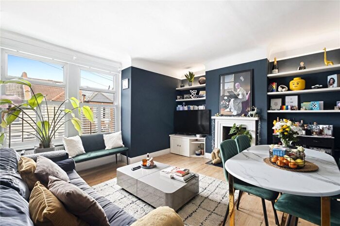 2 Bedroom Maisonette For Sale In Khartoum Road, London, SW17