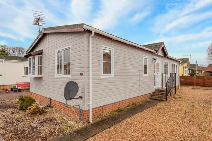 2 Bedroom Mobile Home For Sale In Rosebank Park Homes, Meadow Road, St Andrews, KY16