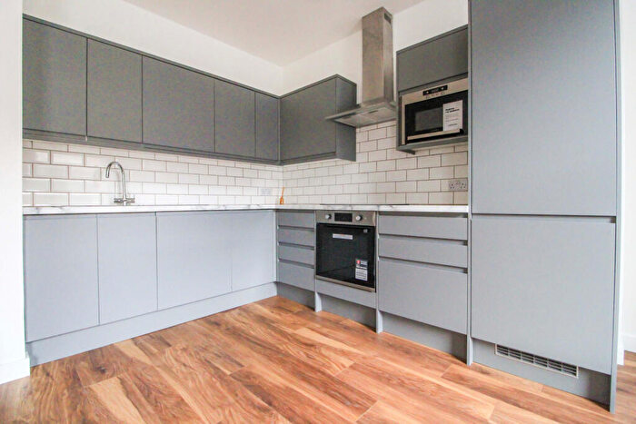 2 Bedroom Flat To Rent In High Road, Wood Green, London, N22