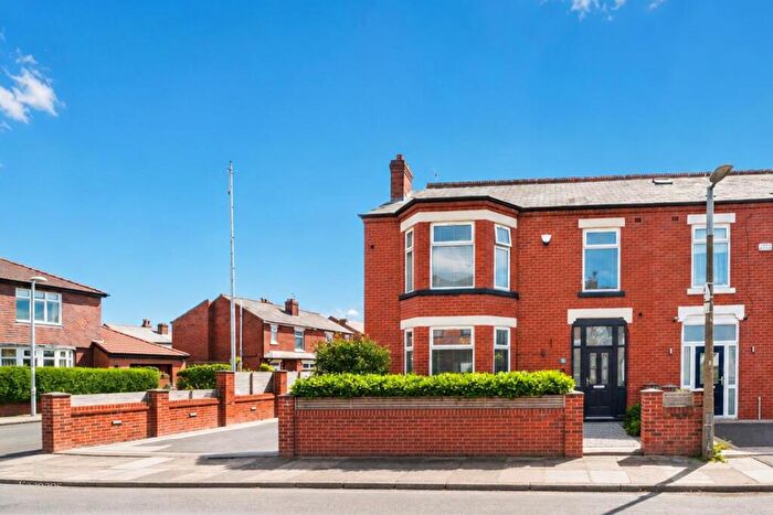 4 Bedroom Semi-Detached House For Sale In Moorfield Road, Salford, M6
