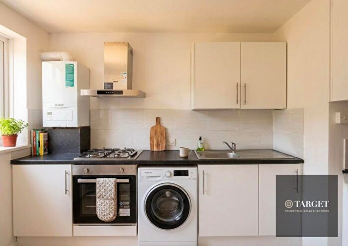1 Bedroom Flat To Rent In Copperfield Mews, N18