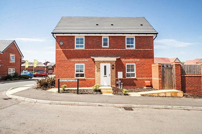 3 Bedroom Semi Detached House For Sale In Valley Mills Close, Stourport-On-Severn, DY13