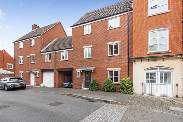 5 Bedroom Terraced House For Sale In Zakopane Road, Haydon End, Swindon, SN25